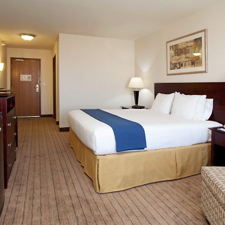 Holiday Inn Express & Suites Buffalo, An Ihg Hotel Exterior photo