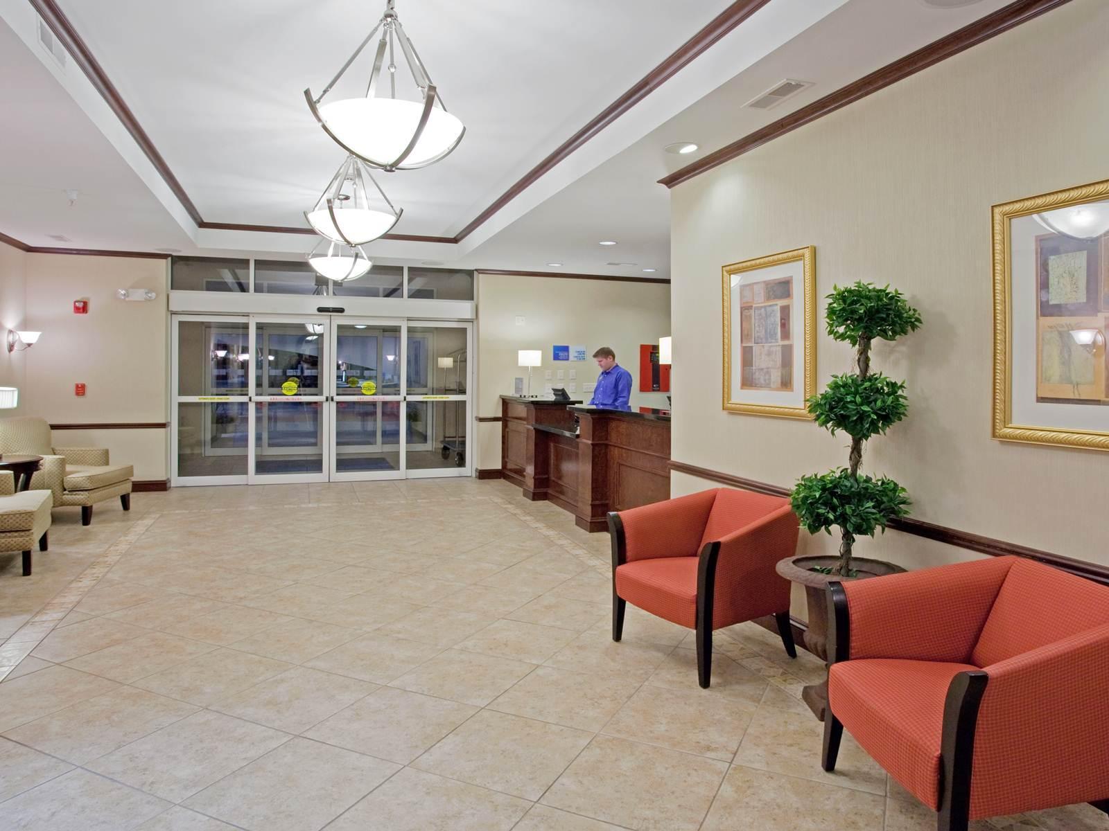 Holiday Inn Express & Suites Buffalo, An Ihg Hotel Exterior photo