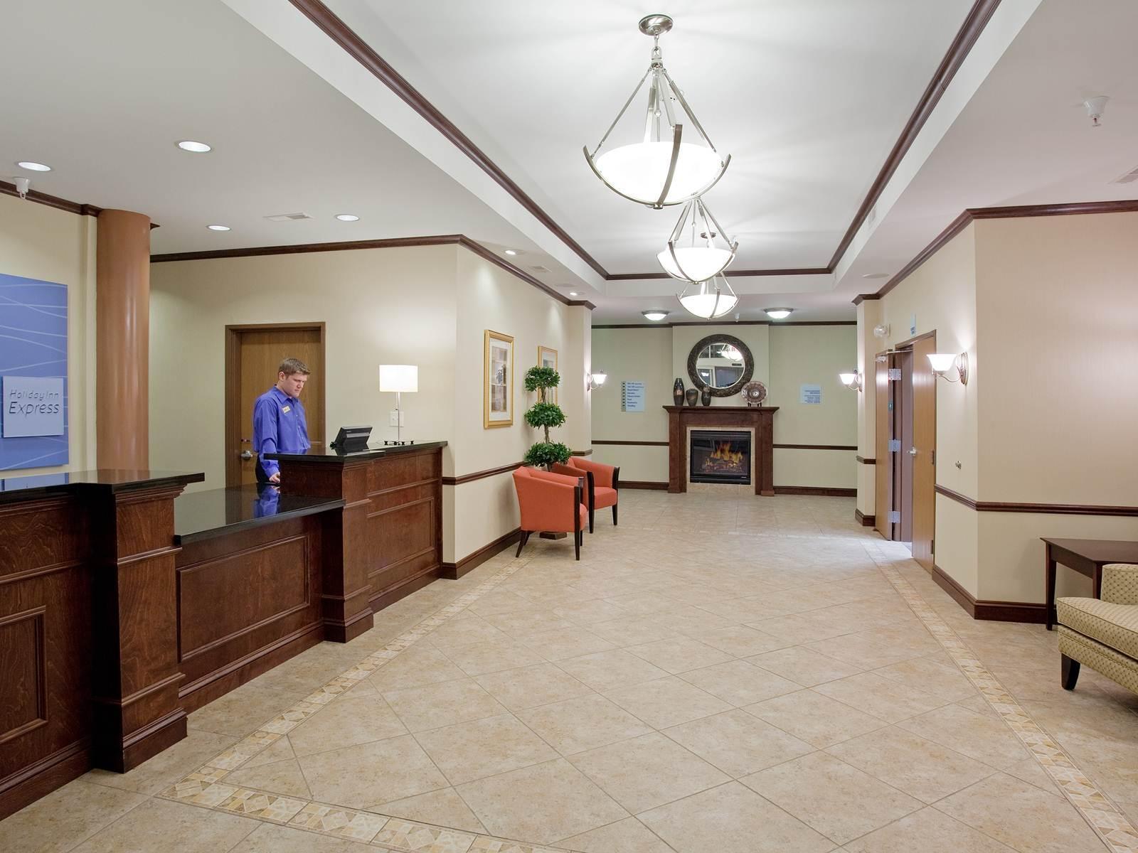 Holiday Inn Express & Suites Buffalo, An Ihg Hotel Exterior photo