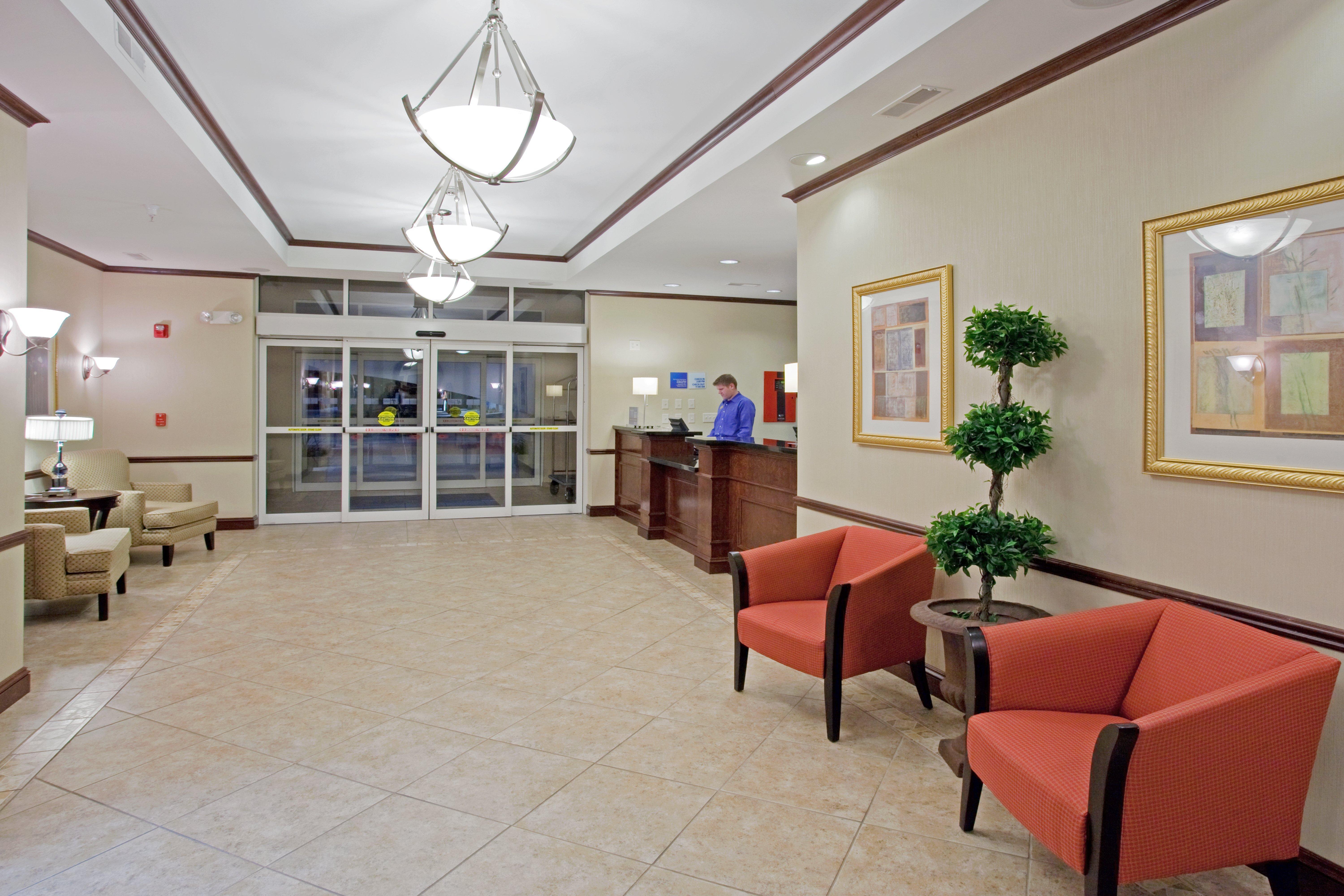 Holiday Inn Express & Suites Buffalo, An Ihg Hotel Exterior photo