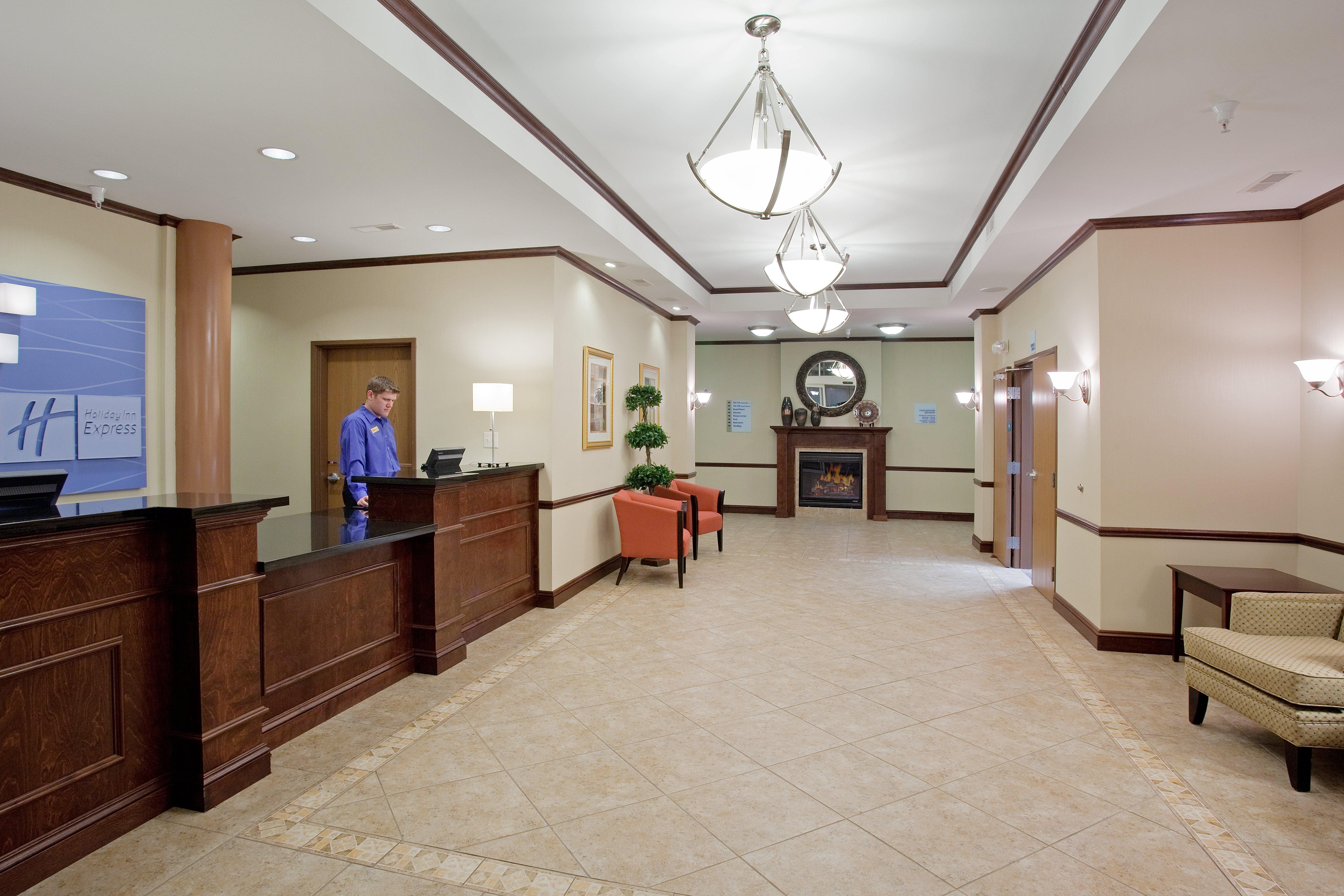 Holiday Inn Express & Suites Buffalo, An Ihg Hotel Exterior photo
