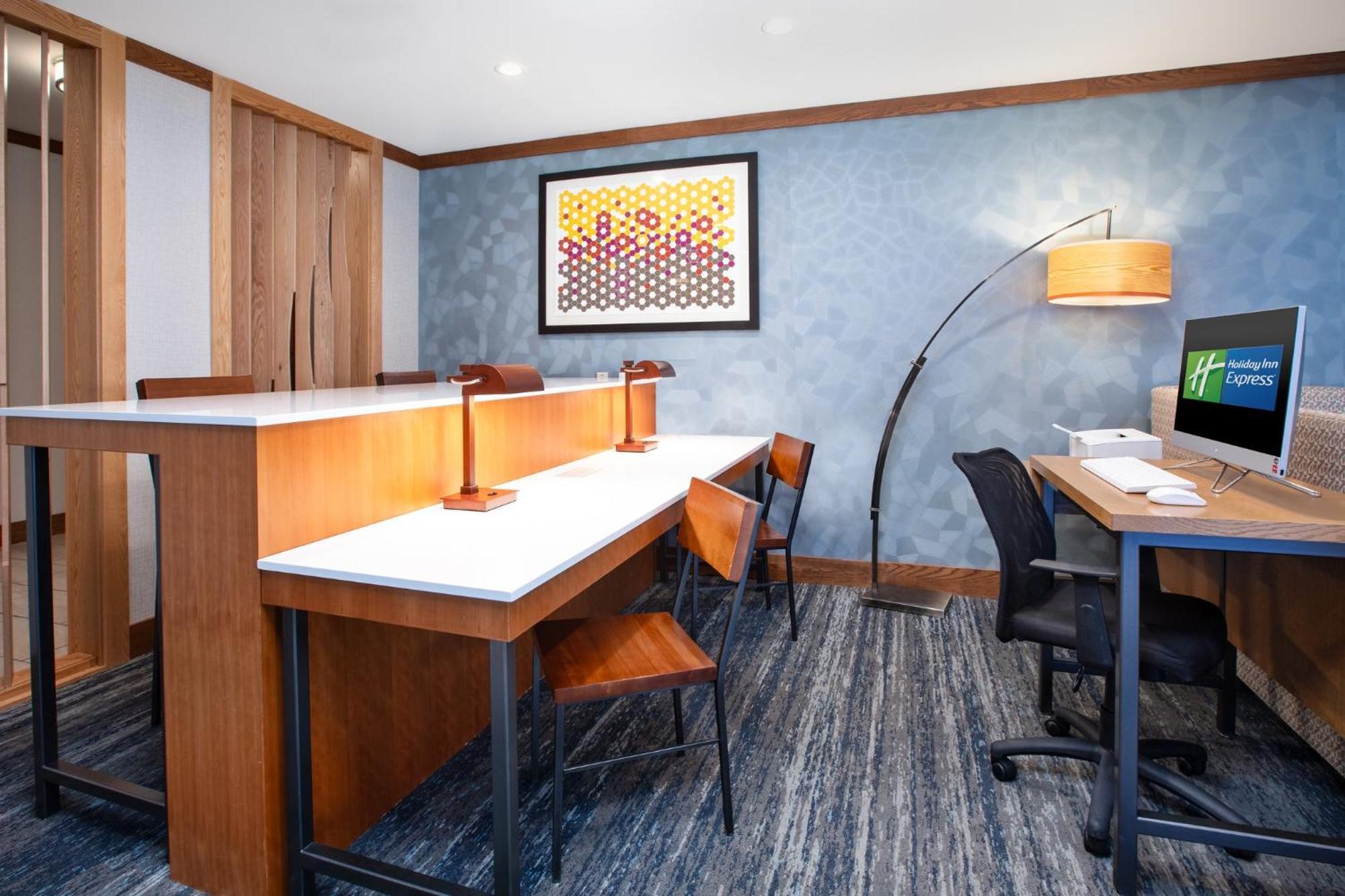 Holiday Inn Express & Suites Buffalo, An Ihg Hotel Exterior photo