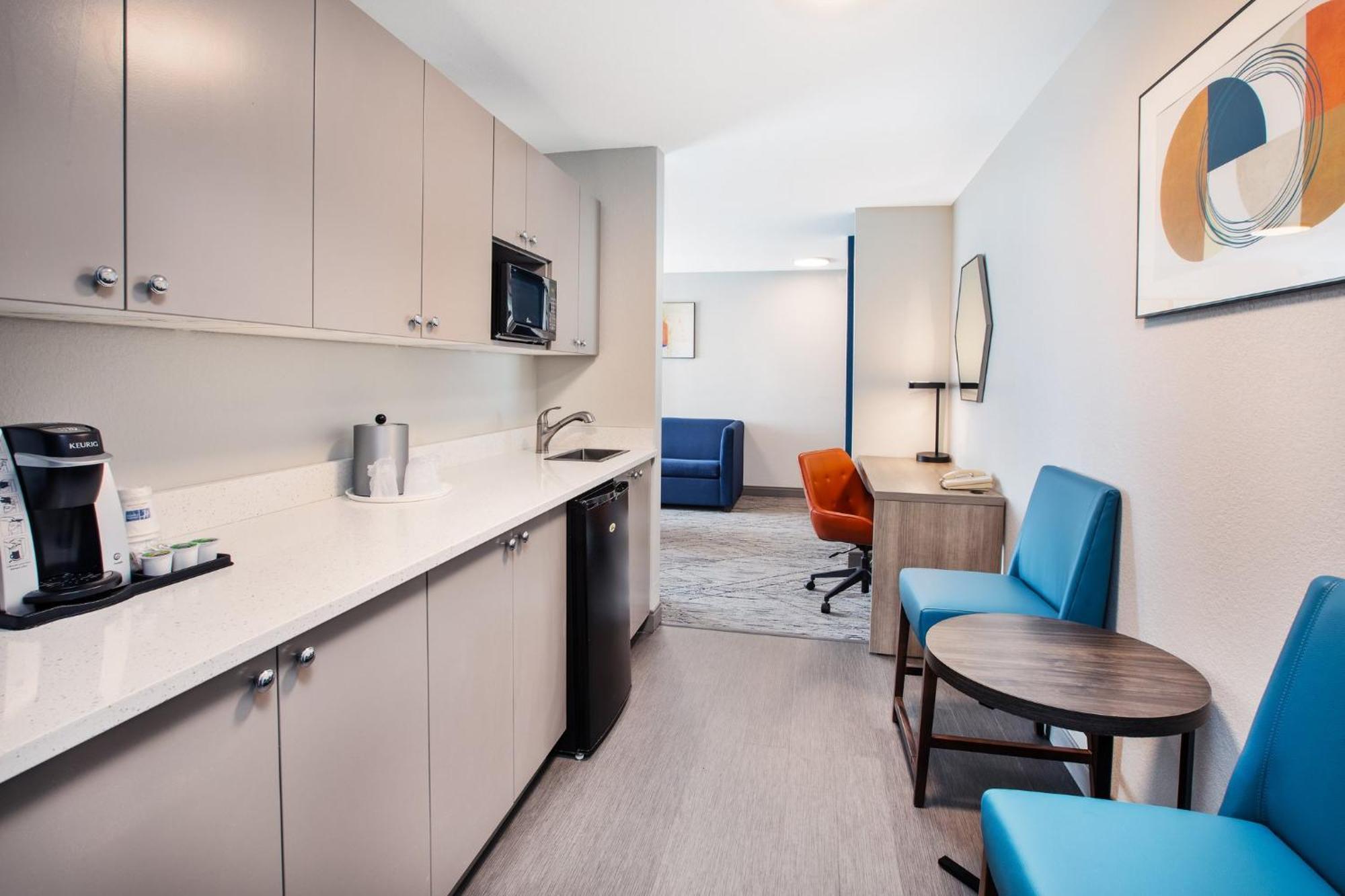Holiday Inn Express & Suites Buffalo, An Ihg Hotel Exterior photo