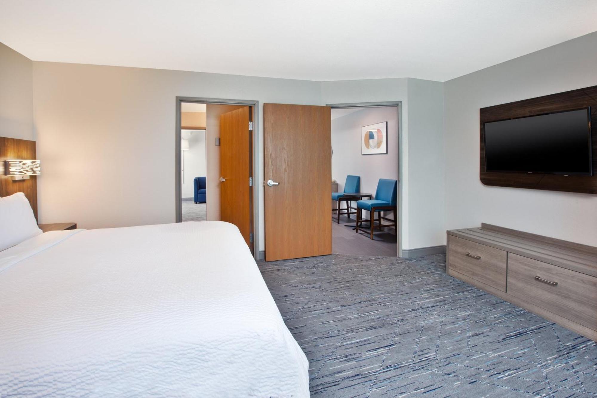 Holiday Inn Express & Suites Buffalo, An Ihg Hotel Exterior photo
