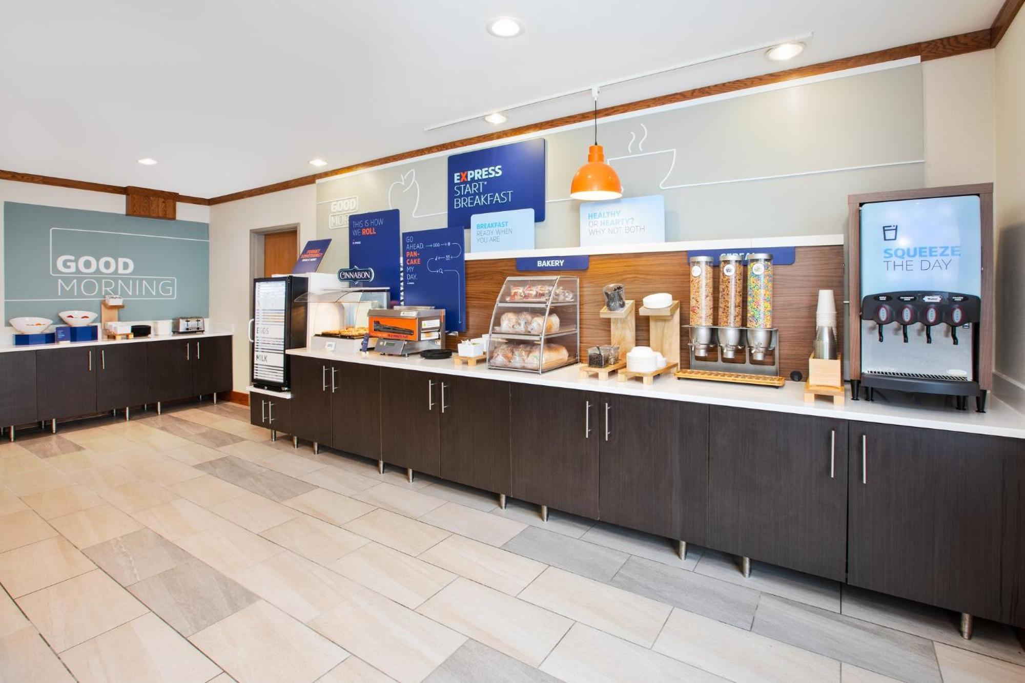 Holiday Inn Express & Suites Buffalo, An Ihg Hotel Exterior photo