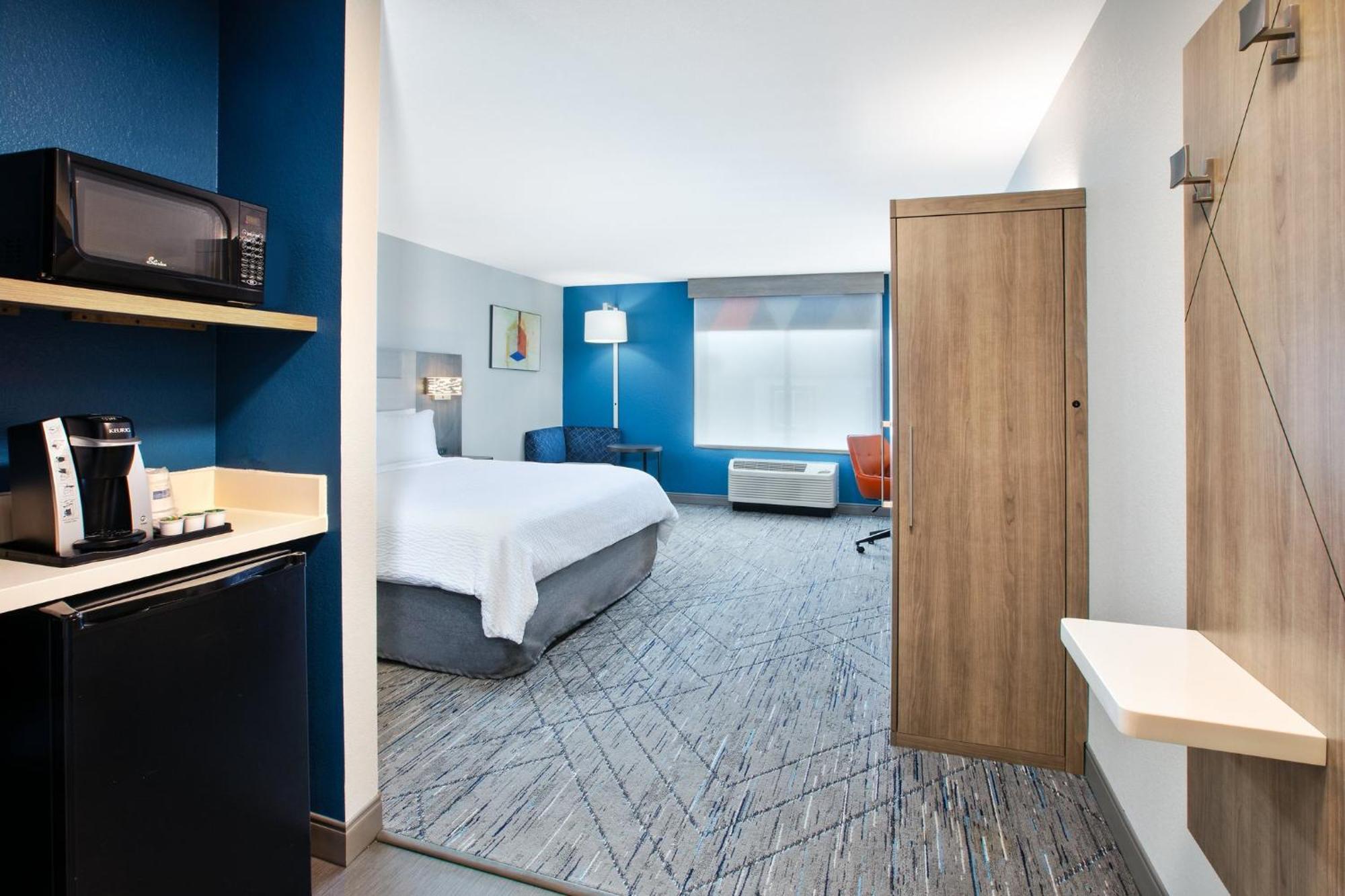 Holiday Inn Express & Suites Buffalo, An Ihg Hotel Exterior photo