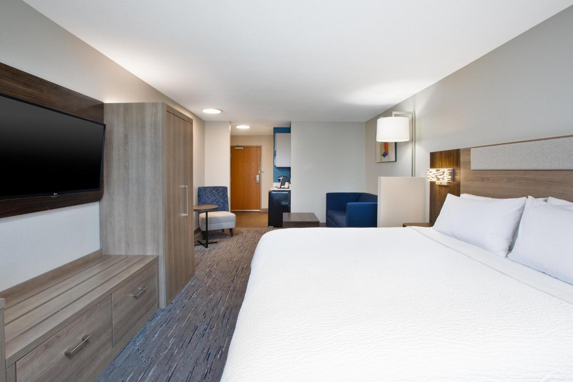Holiday Inn Express & Suites Buffalo, An Ihg Hotel Exterior photo