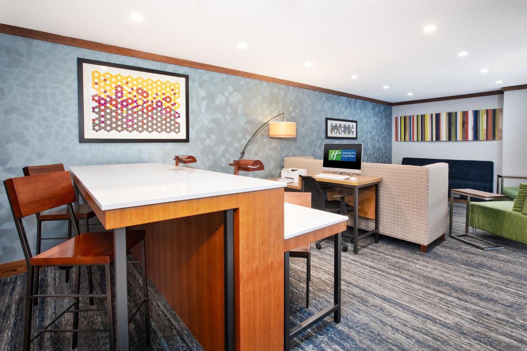 Holiday Inn Express & Suites Buffalo, An Ihg Hotel Exterior photo