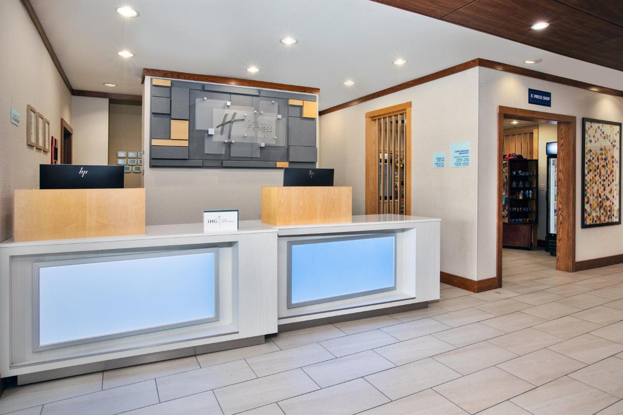 Holiday Inn Express & Suites Buffalo, An Ihg Hotel Exterior photo