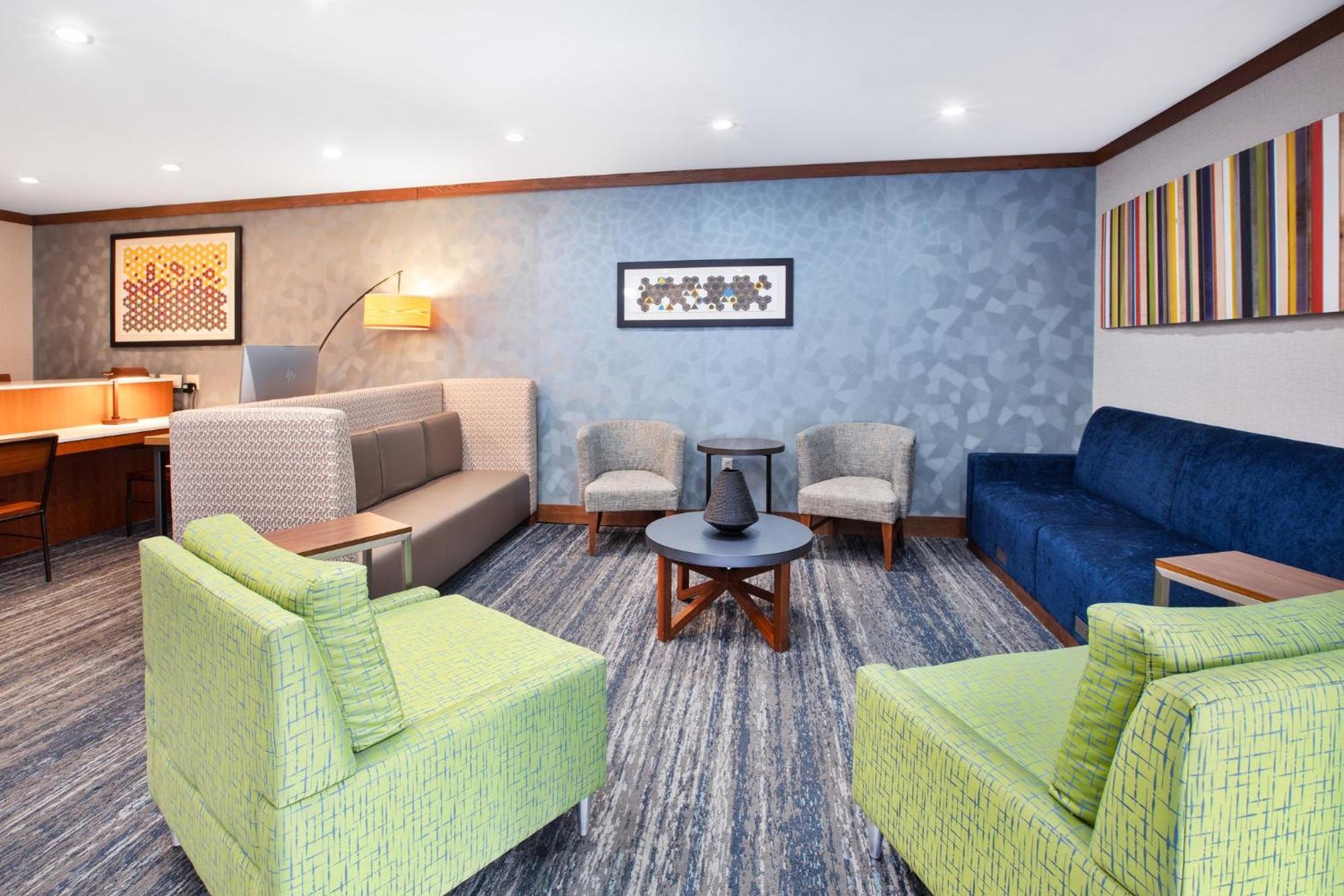 Holiday Inn Express & Suites Buffalo, An Ihg Hotel Exterior photo