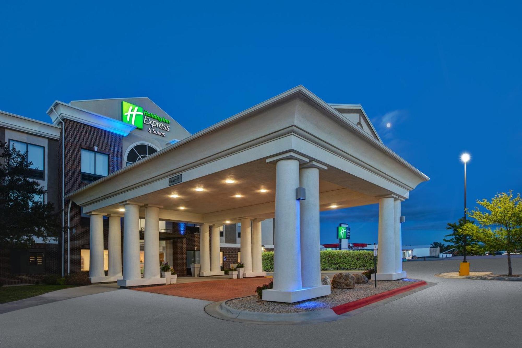 Holiday Inn Express & Suites Buffalo, An Ihg Hotel Exterior photo